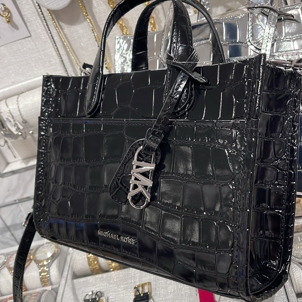 Michael Kors Gigi Small Crocodile Embossed Leather Messenger Bag
Black
NWT - Picture 8 of 16